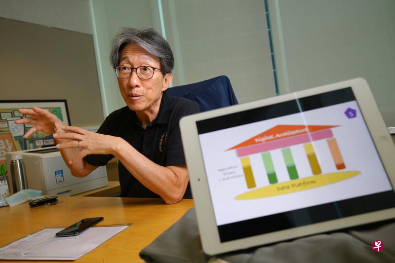 前内阁部长林瑞生形容企业所制定的数码化蓝图有如一栋建筑，需由多个实现目标的途径或支柱支撑起来。（何家俊摄）