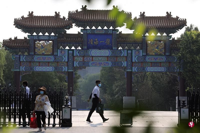 中国外交高层与美国副国务卿谢尔曼昨天在天津会谈，这是双方预计会面的酒店的其中一个入口前天的外观。（路透社）