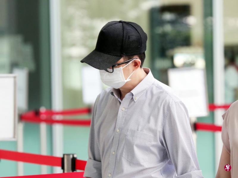 余荣继被指藏有72张不雅照片和18个猥亵视频。（海峡时报）