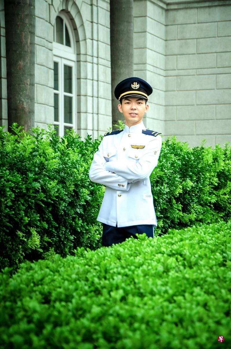 新加坡业界奖学金得主陈广峻去年毕业于见习军官学校，也是该届最佳毕业生。（受访者提供）