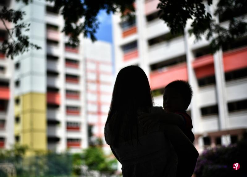 人民行动党妇女团和青年团提出的建议，包括为单亲妈妈创造支持网络。（档案照片）