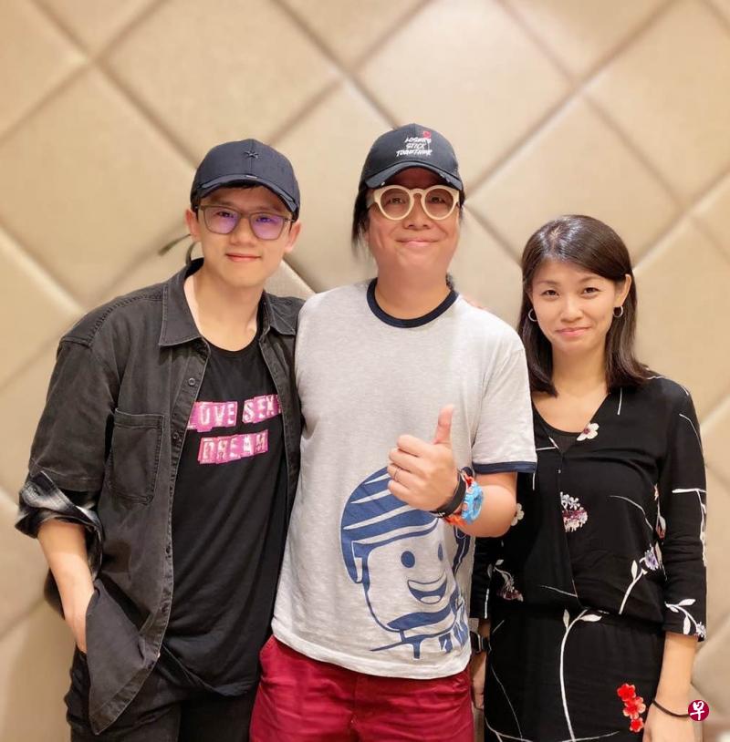 黄韵仁（中）和小寒（右）参与张杰新专辑《值得更好的》。