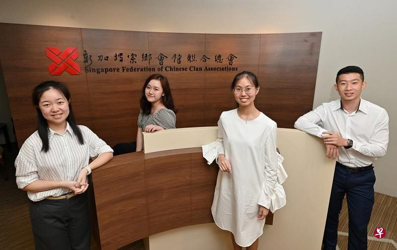 2021年度宗乡总会奖学金得主叶婷（左起）、王韵洁、陈醇霖和朱逸轩，将到中国顶尖大学深造。（唐家鸿摄）