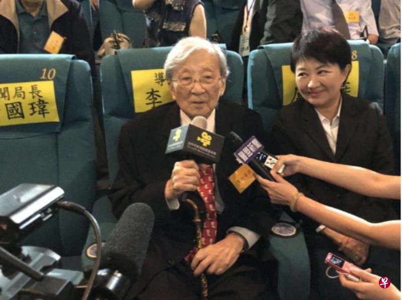 在1986年放下导筒后，李行仍持续投身电影领域。