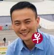 我们在建造浮动舞台时纳入许多技术考量和创新工程，13个月内完成这项工程。虽然浮动舞台最初只是国庆庆典的临时场地，但看到这些年来这个地点利用得这么好，受新加坡人喜爱，又主办数场国庆庆典和青奥、F1大奖赛等重大活动，心里感到格外欣慰。——国防科技局海军系统署项目总监陈显南（45岁）