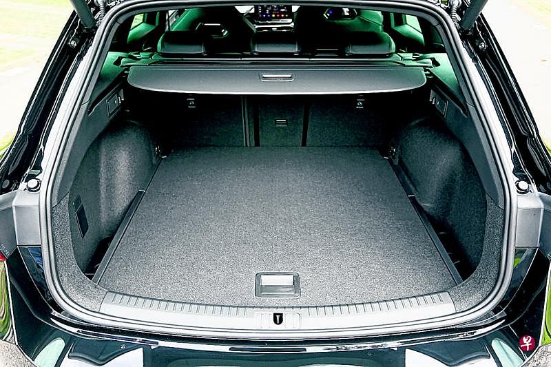 Cupra Leon Sportstourer的行李厢容量有620升。