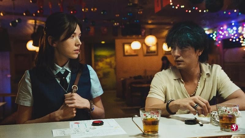 许玮宁（左）和邱泽演《当男人恋爱时》传出假戏真做。