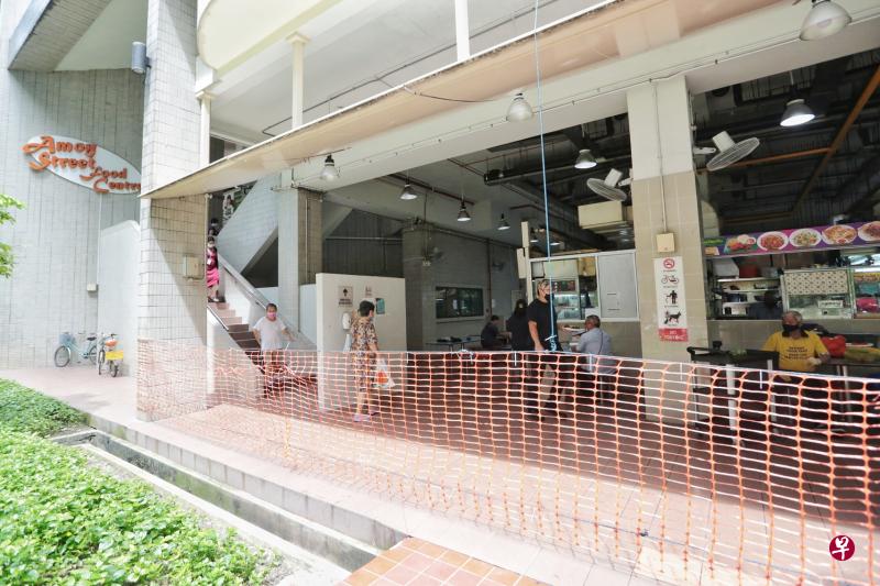 部分受访摊主对厦门街熟食中心即将关闭三个月进行整修表示无奈，也有摊主希望，整修后提升电力供应能缓解跳电问题。（徐颖荃摄）