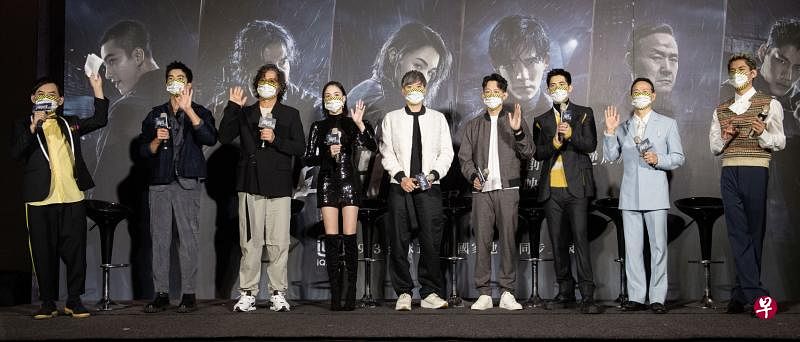 曾敬骅（左二起）、李铭顺、张榕容、导演陈冠仲和庄绚维、周渝民，吴兴国和朱轩洋出席记者会。左一为担任主持人的黄子佼。
