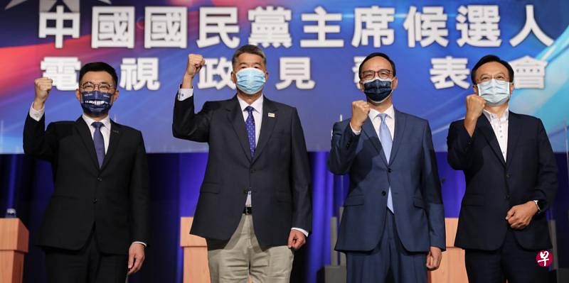 国民党主席选举四位候选人江启臣（左起）、张亚中、朱立伦，以及卓伯源昨天出席电视政见辩论会。（中通社）