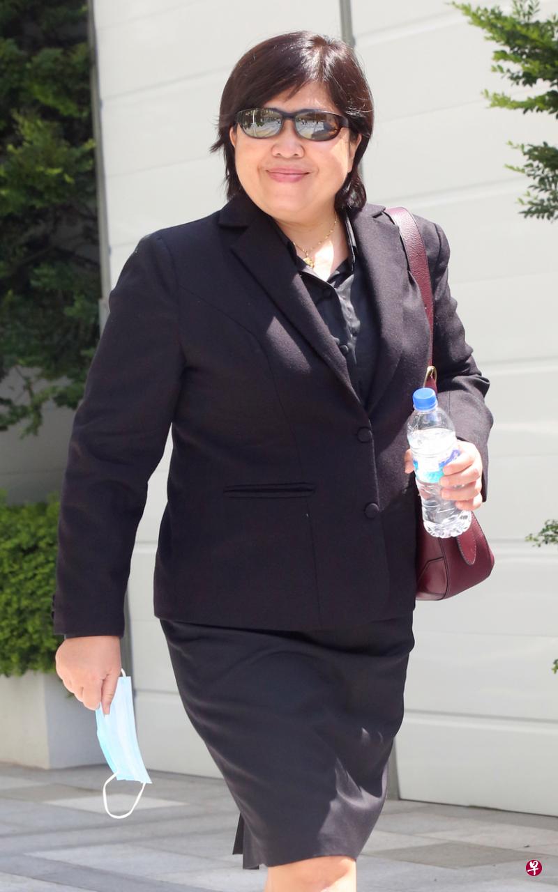 海军前女军官潘秋玉昨天被判坐牢16周。根据案情，她在去年5月至今年7月之间，共13次因为没有戴好口罩而违反安全距离措施的条例。（档案照片）