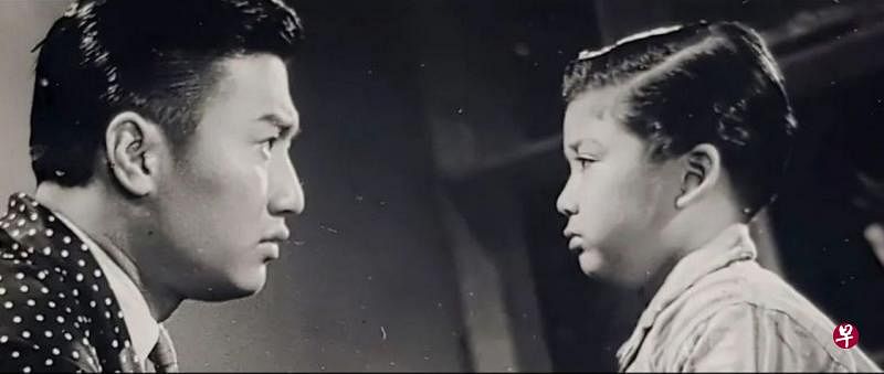年轻时的谢贤（左）与年幼时的冯宝宝曾在粤语片《连理枝》演父女。（互联网）