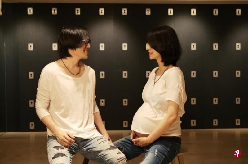 怪兽夫妇婚后无比低调，从怀孕到生产都保密到家。（面簿图）