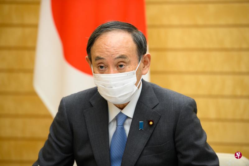 ▲菅义伟不愿裸退，这次虽然不参加党魁选战，却在河野太郎身上押了宝。菅义伟在自民党内不属任何派系，选择支持河野太郎当“接班人”，以便留一条后路。（彭博社）