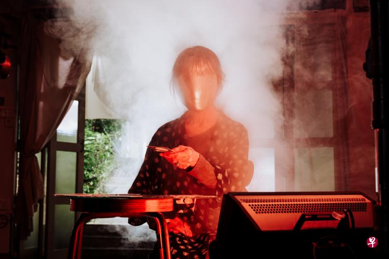 《照无眠》是化生艺术团对“月”含有摩登意趣的畅想。（Kaier Tan Photography提供）