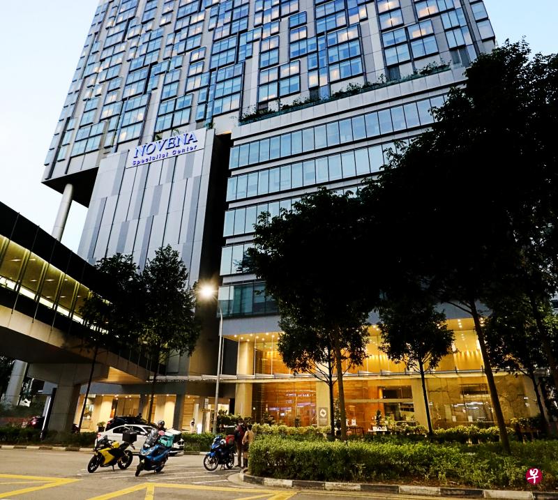 　诺维娜豪亚酒店是现有的五个冠病治疗设施之一，专门接收出现轻微症状，但患有心血管等其他疾病、需要密切观察的年长冠病患者。（邝启聪摄）