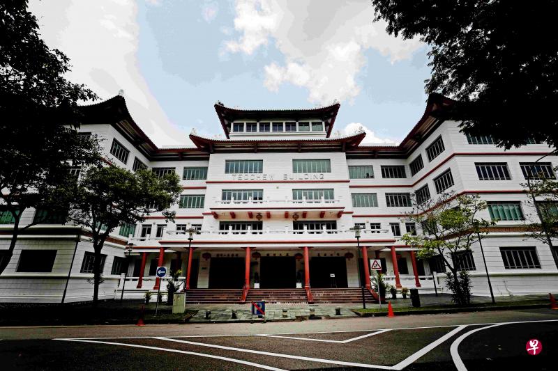 义安公司计划耗资4000万元重新发展建于1963年的潮州大厦，2017年6月发信要过去半个多世纪同在一个屋檐下的潮州八邑会馆搬离大厦，引发这两个组织的纠纷。（档案照片）