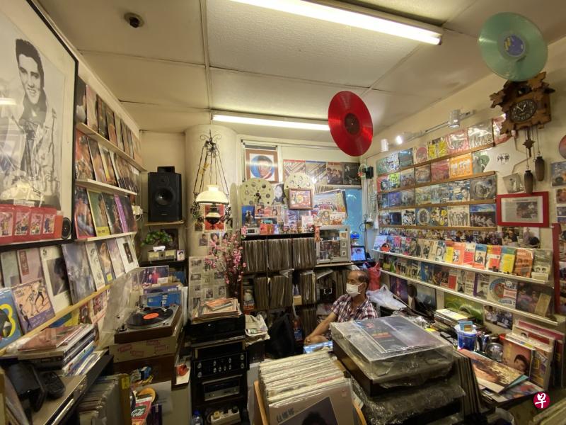 黄金大厦内的唱片店，宛若一个小小的唱片博物馆。