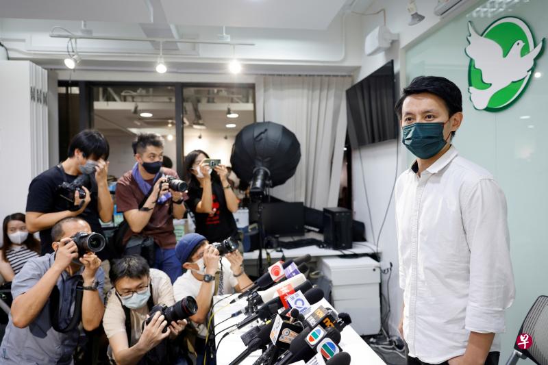 民主党主席罗健熙在上月26日会见媒体时，介绍该党甄选机制，有意参选立法会者须获40党员提名。（路透社）