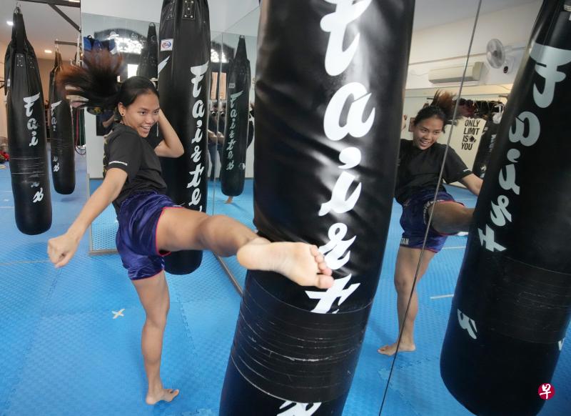苏丽珍创办Six Sigma Gym泰拳馆教泰拳。