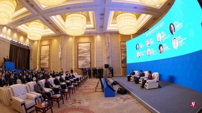 北京香山论坛专家视频会以线上和线下结合的形式举行，围绕大国关系与亚太安全、多边主义与国际体系等问题展开讨论。（中国军事科学院提供）