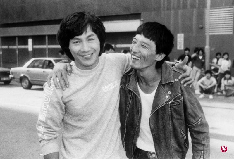 石天（右）和许冠杰曾合演《鬼马双星》《天才与白痴》等作品。（互联网）