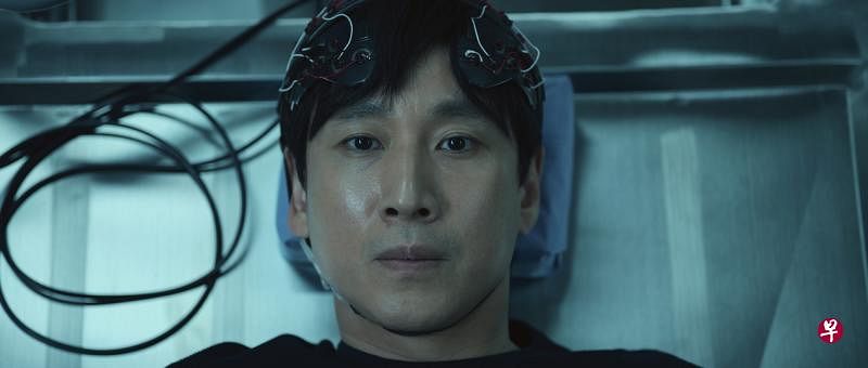 《大脑博士》由《寄生上流》的“富爸爸”李善均主演。（AppleTV+提供）