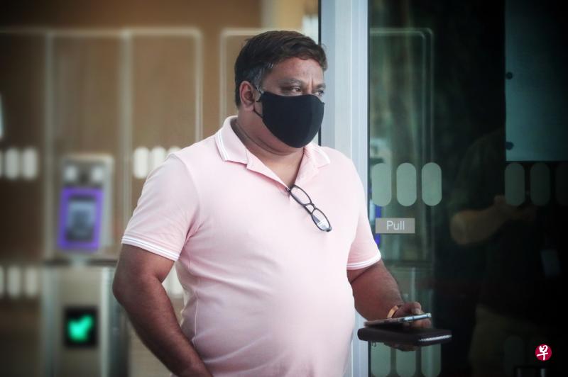 被告利扎尔因辱骂公共服务人员而触犯防止骚扰法令，被罚3500元。（海峡时报）