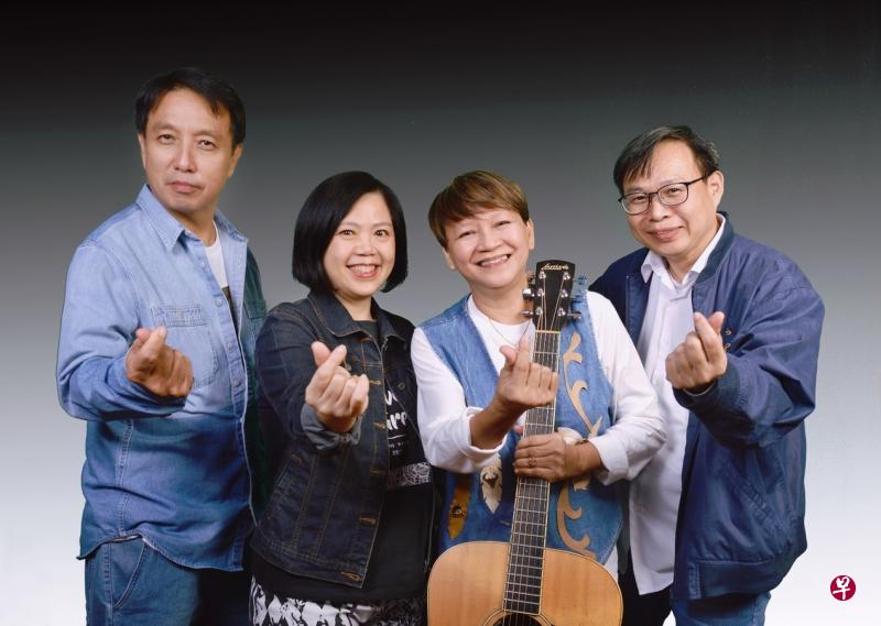 “就在今夜！回来弹唱演唱会”参与歌手有蔡忆仁（左起）、邓淑娴、黄桂霞和周选礼。（弹唱人提供）