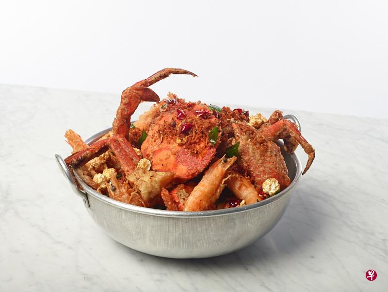 Dancing Crab的极品三鲜，是同乐集团与艺人李南星合作推出的菜品之一。（餐馆提供）