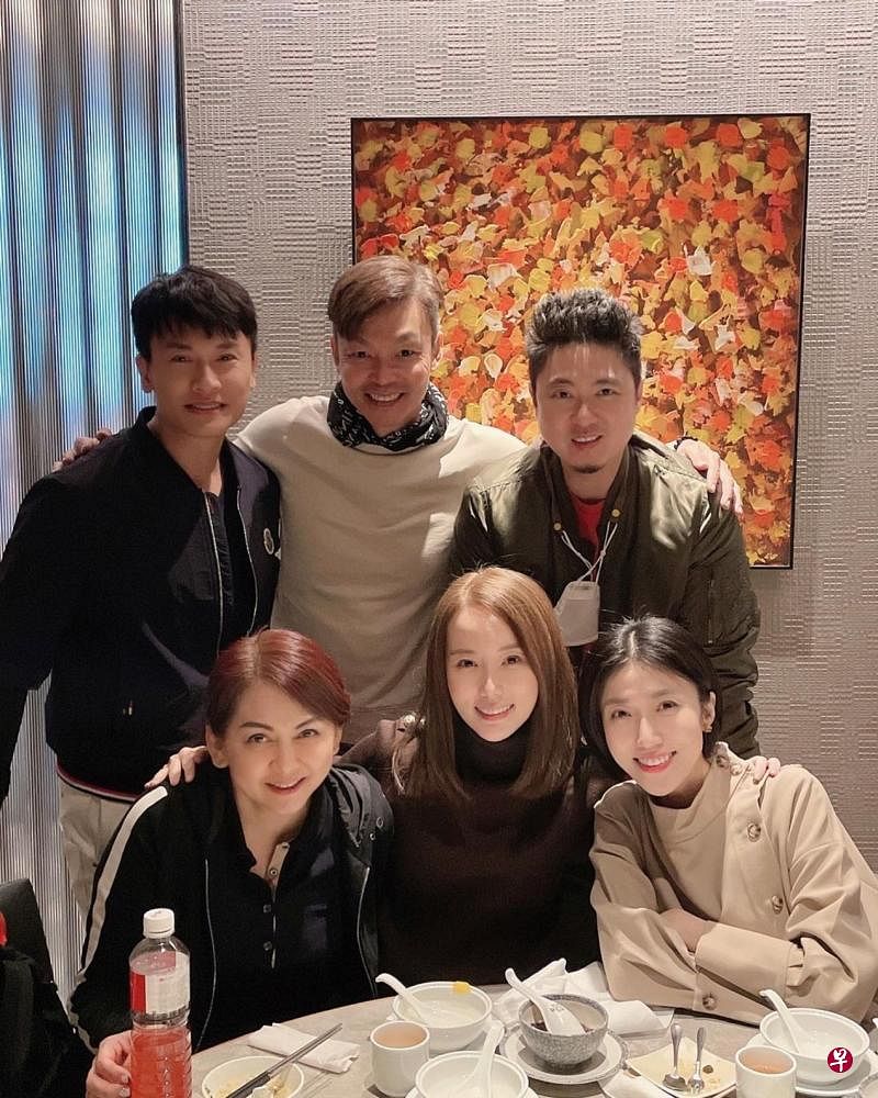 李国煌（后排中）早前赴台湾出席金马奖期间，与王振复（后排左）、林湘萍（前排中）、庞蕾馨（前排右）餐聚。