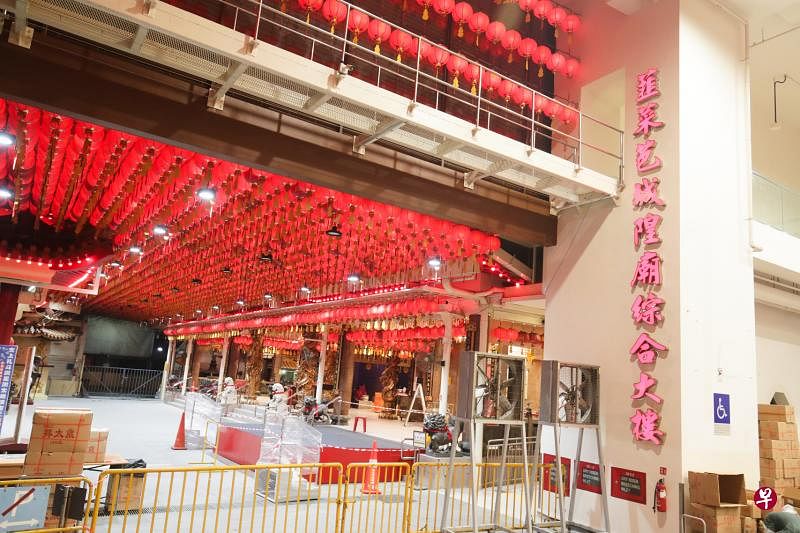 韮菜芭城隍庙闹纠纷，主席孙祝嘉、总务陈添来和财政林金发打算在本周日召开特别会员大会。（蔡家增摄）