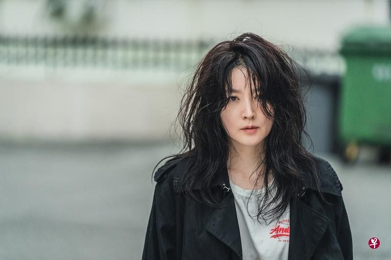 李英爱在《具景伊》颠覆形象演出。（Netflix提供）