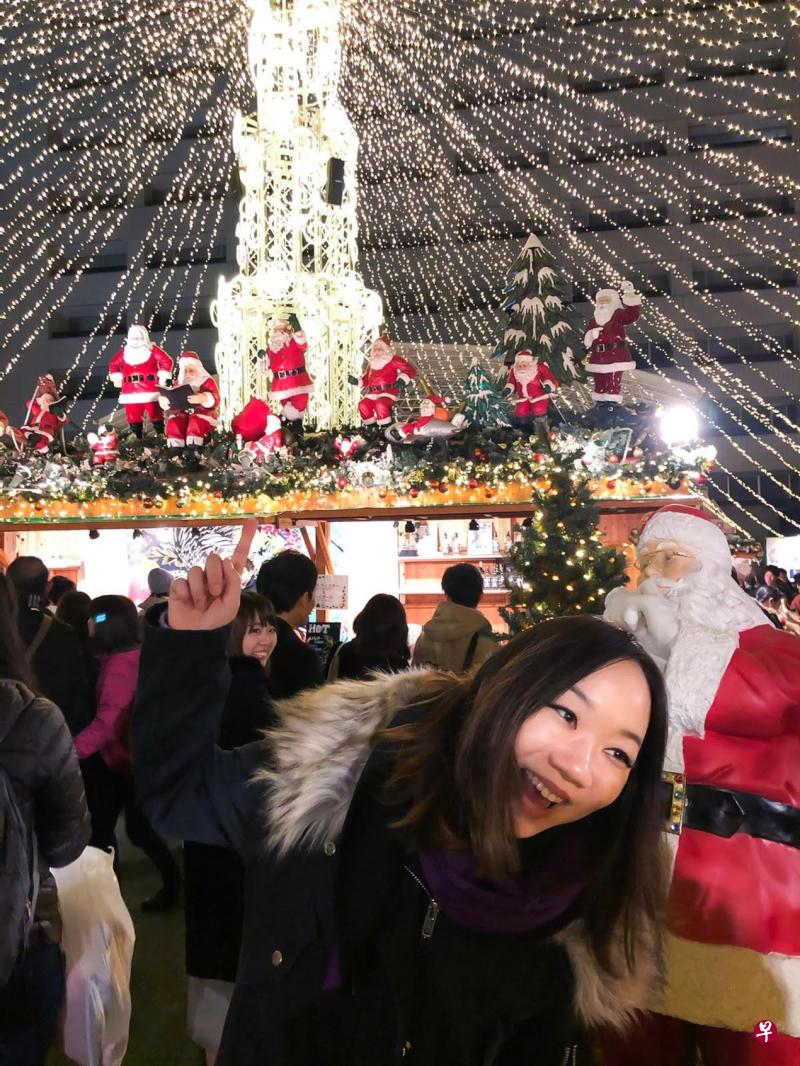 余秋慧两年前到日本福冈市旅行度过圣诞。
