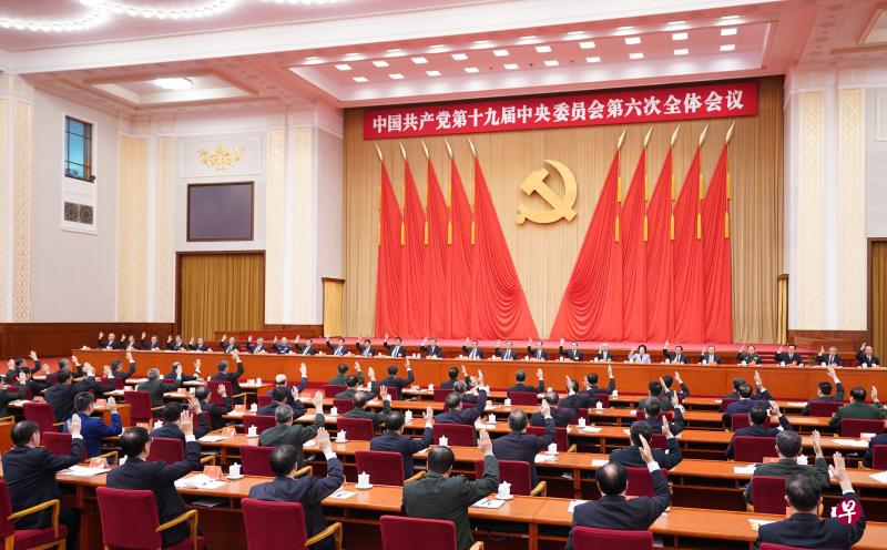 去年11月举行的中共十九届六中全会，通过《中共中央关于党的百年奋斗重大成就和历史经验的决议》，并决定在今年下半年召开二十大。（新华社）