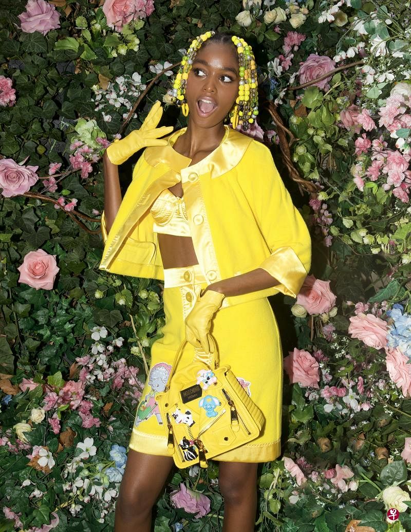 黄水仙及一系列的黄澄澄是Moschino 2022年春夏系列主色，证明创总杰瑞米·斯科特的确是时尚最佳的欢乐代言人。（Moschino提供）
