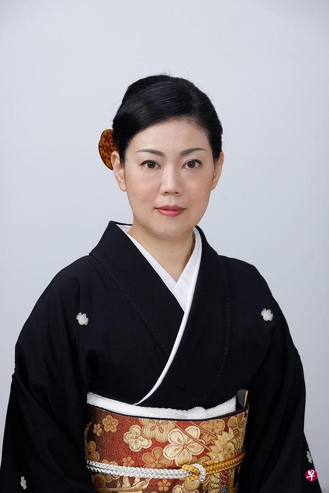 琉球舞蹈大师山城亚矢乃，有近40年的表演经验。