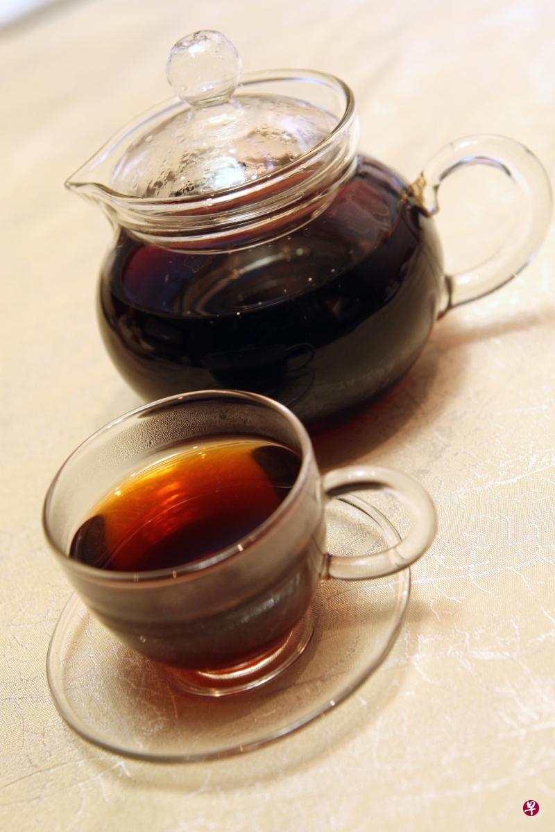 一杯热普洱茶，温暖冬天。（档案照）