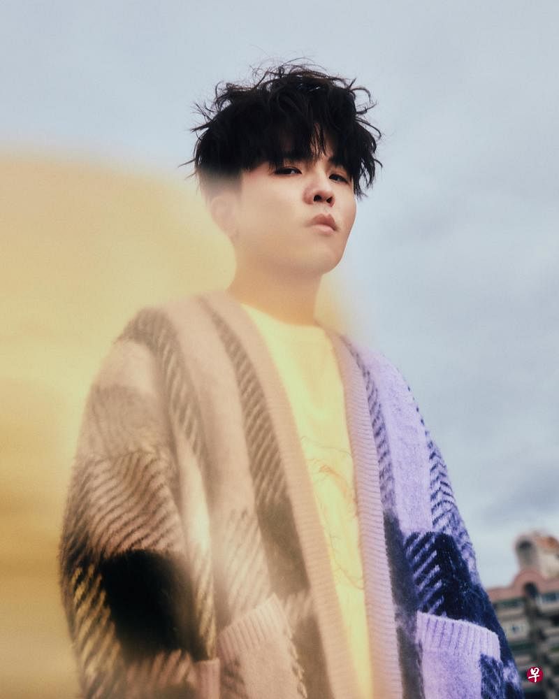 小宇说自己花比较多时间看音乐器材和软件的资讯。（华纳音乐提供）