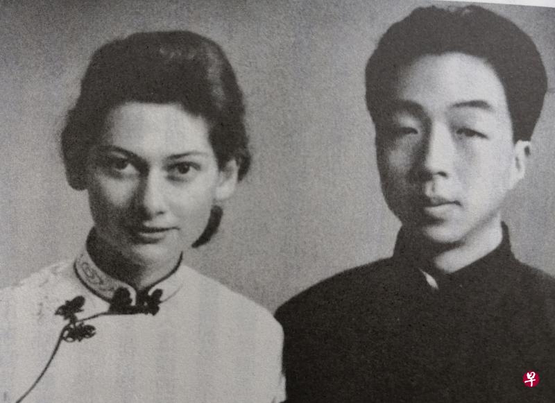 1941年杨宪益和戴乃迭新婚留影。