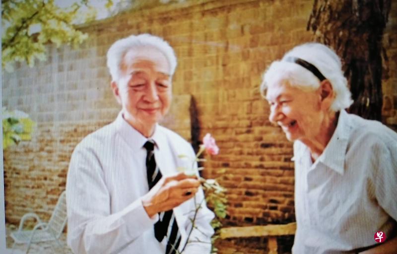 晚年的杨宪益夫妇在北京住家。