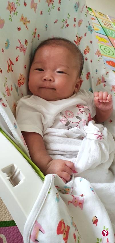 　现已四个月大的洪雯棋康复情况良好，父母都非常欣慰。妈妈希望女儿长大后能知道自己出生时的情况，学会珍惜生命。（受访者提供）
