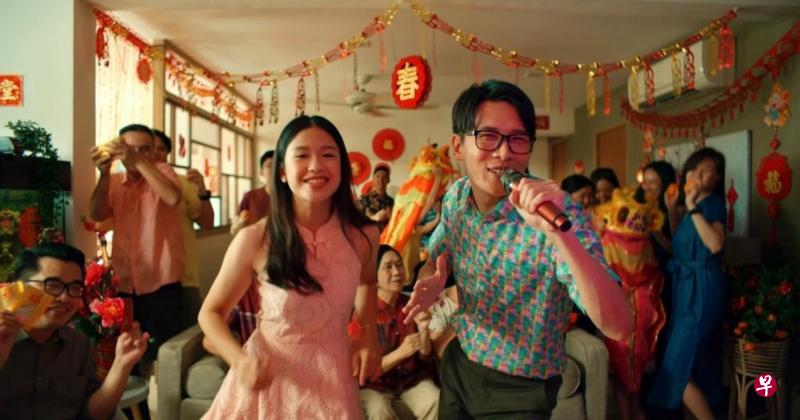 饶梓杰（右）与李嫣儿在《虎年亲友阵线联盟》挑大梁演出。