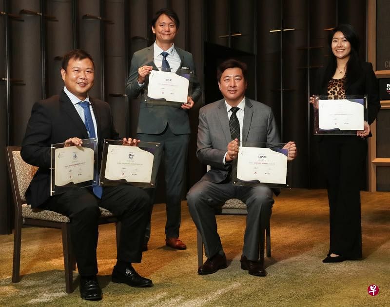 四家金字品牌奖的得奖企业为老字号注入新气息，获得悠久品牌奖。左起为优联能源业务发展董事张宇扬、CSP Maintenance董事经理谢男骏、四星床褥首席执行长林法成，以及金池业务发展经理黄玲芝。（蔡家增摄）