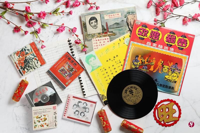 新年歌曲是新马华人过年不可缺少的声音元素，而歌曲内外的人物命运，更折射出20世纪风起云涌的华人历史。（龙国雄摄）