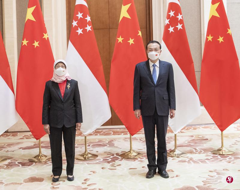 哈莉玛总统（左）昨天在北京钓鱼台国宾馆会见中国总理李克强。（新华社）
