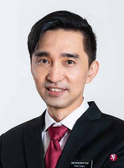 郑贵顺医生：糖尿病神经病变，导致患者手足感觉减退，更难意识到外伤或新伤口。 