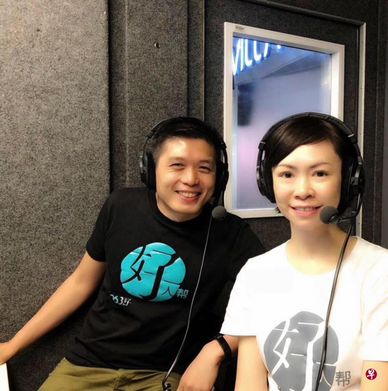 电台96.3好FM DJ陈丽仪（右）和温国贤搭档主持傍晚班《下班ING》。（档案照）