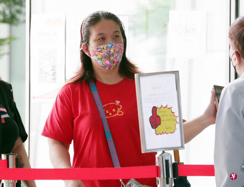 被告林秀丽与丈夫江英福频频骚扰邻居，昨天承认罪名后被判罚款4000元。（档案照片）