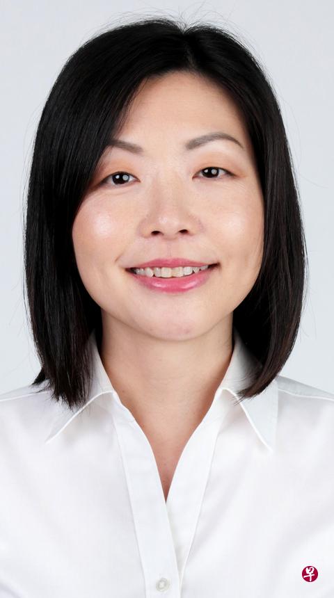 今年的预算案以不同的人生阶段规划国家建设，正视人们对生活费和退休后是否有足够储蓄的担忧，尤其是在进一步加强社会支持系统、帮助新加坡人应对生活的不确定性这方面。我也很高兴政府会加强新拥屋计划，更好地帮助低收入家庭与他们的孩子。随着拥有更好的家庭环境和社会支持的计划，这将帮助他们逐渐提升自己。——陈慧玲（政府国会国家发展委员会主席）